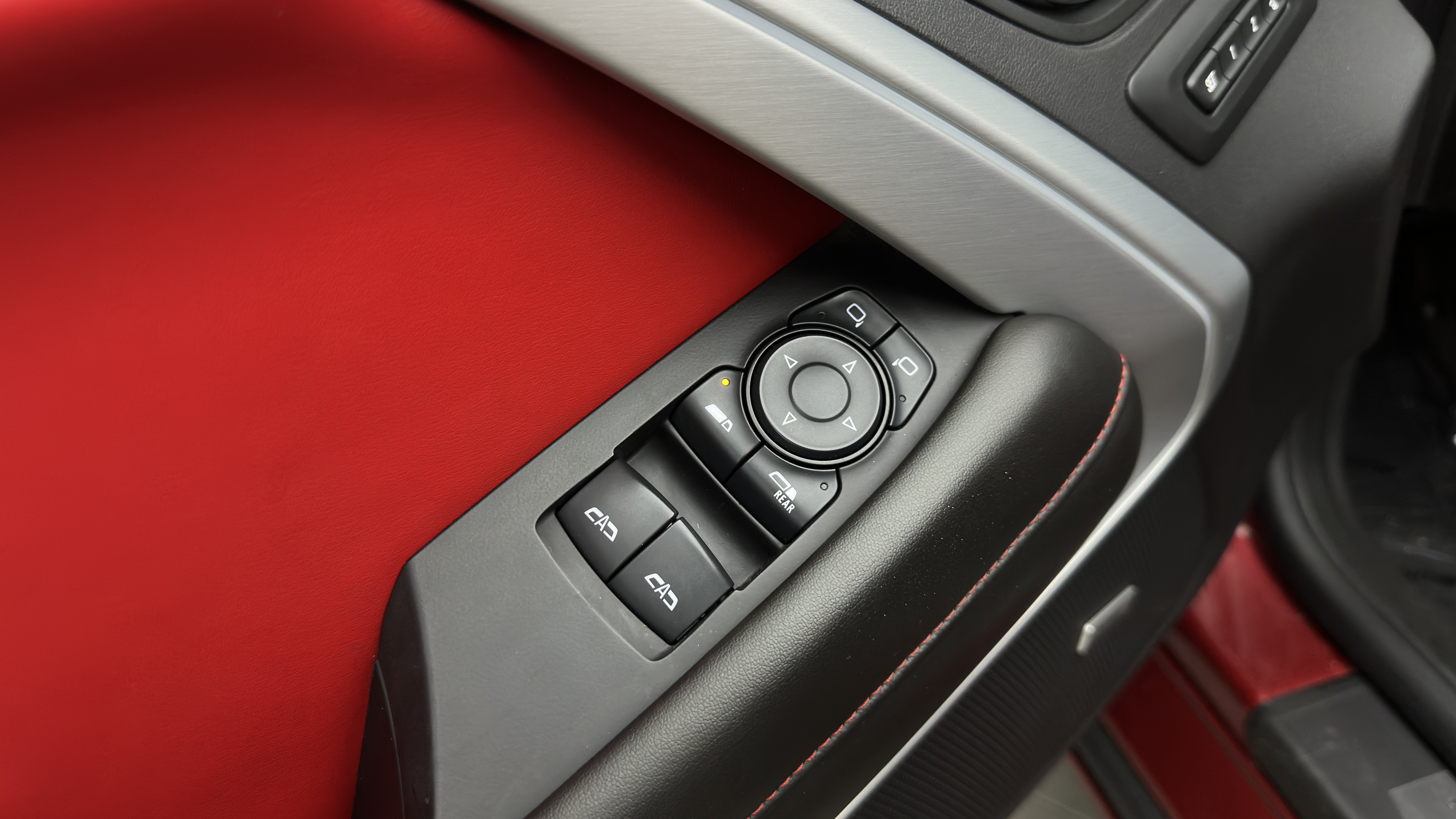 Used 2016 Chevrolet Camaro SS RWD image 10
