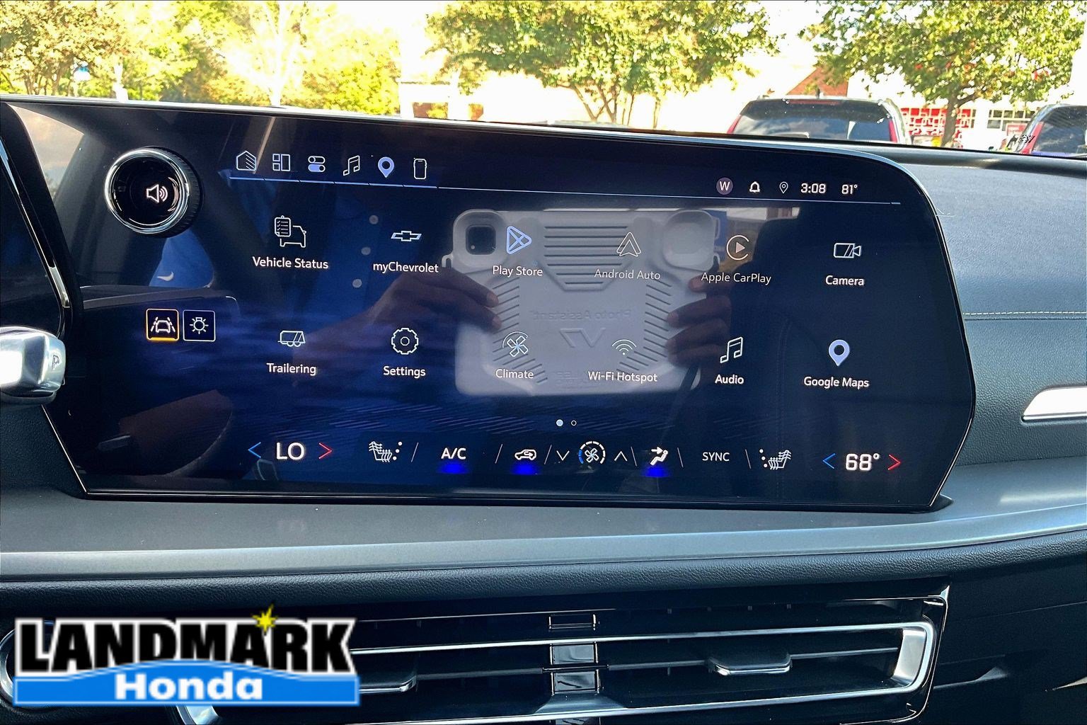 Used 2026 Chevrolet Traverse LT w/ Midnight/Sport Edition FWD image 23