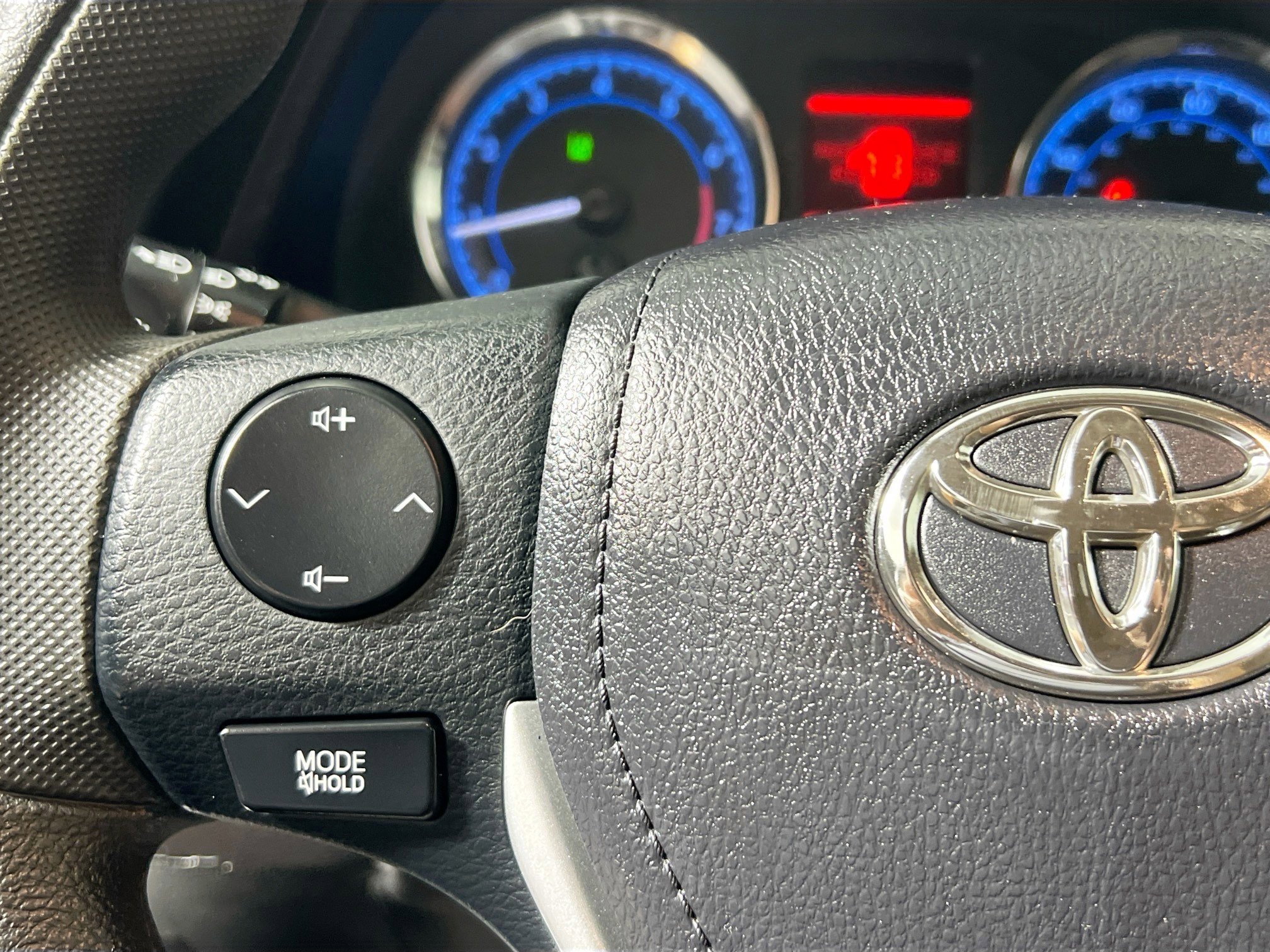 Used 2018 Toyota Corolla LE FWD image 18