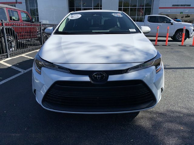 Used 2026 Toyota Corolla LE FWD image 3