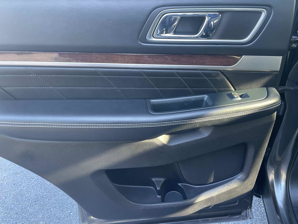 Used 2018 Ford Explorer Platinum AWD/4WD image 13