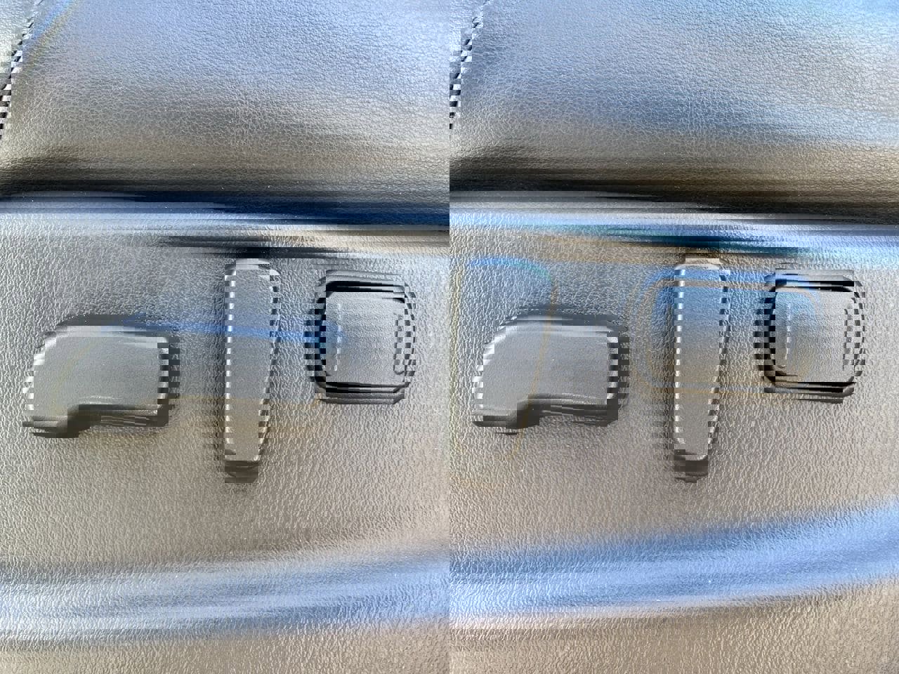 Used 2020 Nissan Armada Platinum w/ Captain's Chairs Package RWD image 24