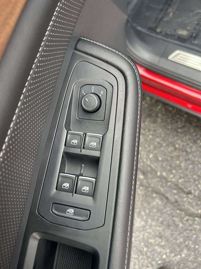 Used 2024 Volkswagen Atlas SE image 30