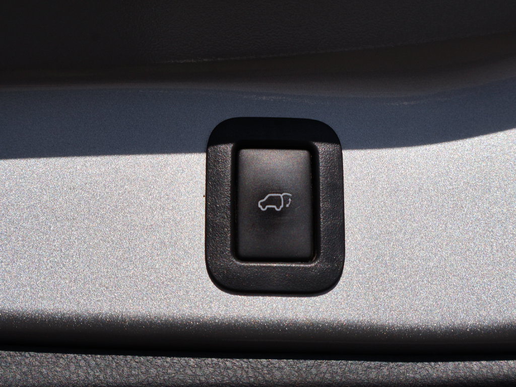 Used 2017 Toyota Highlander SE AWD/4WD image 16