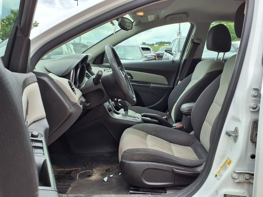 Used 2013 Chevrolet Cruze LS FWD image 12