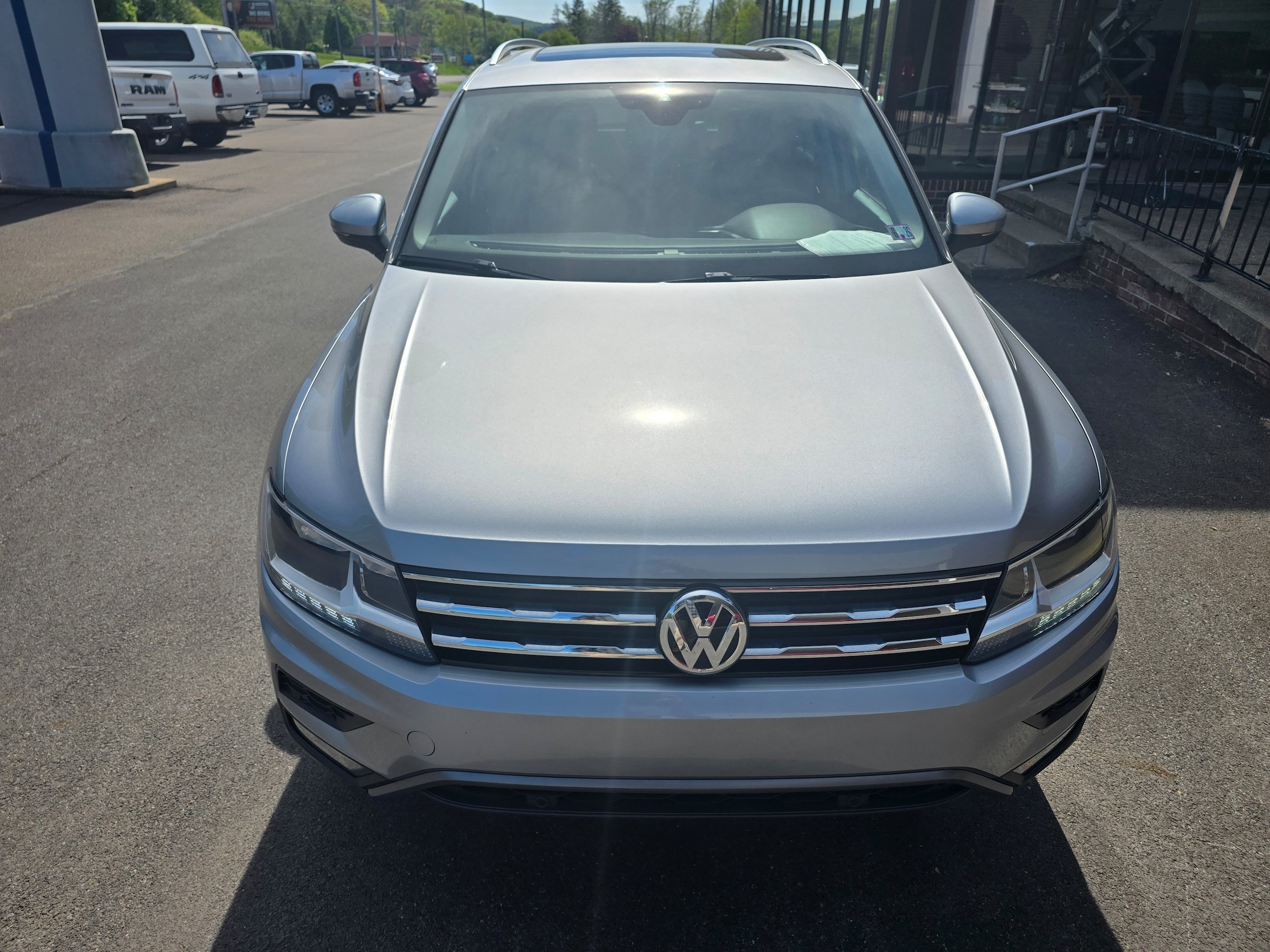 Certified 2021 Volkswagen Tiguan SEL AWD/4WD image 2