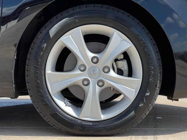 Used 2013 Hyundai Elantra image 92