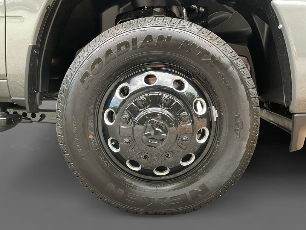 New 2027 RAM 3500 Big Horn AWD/4WD image 16