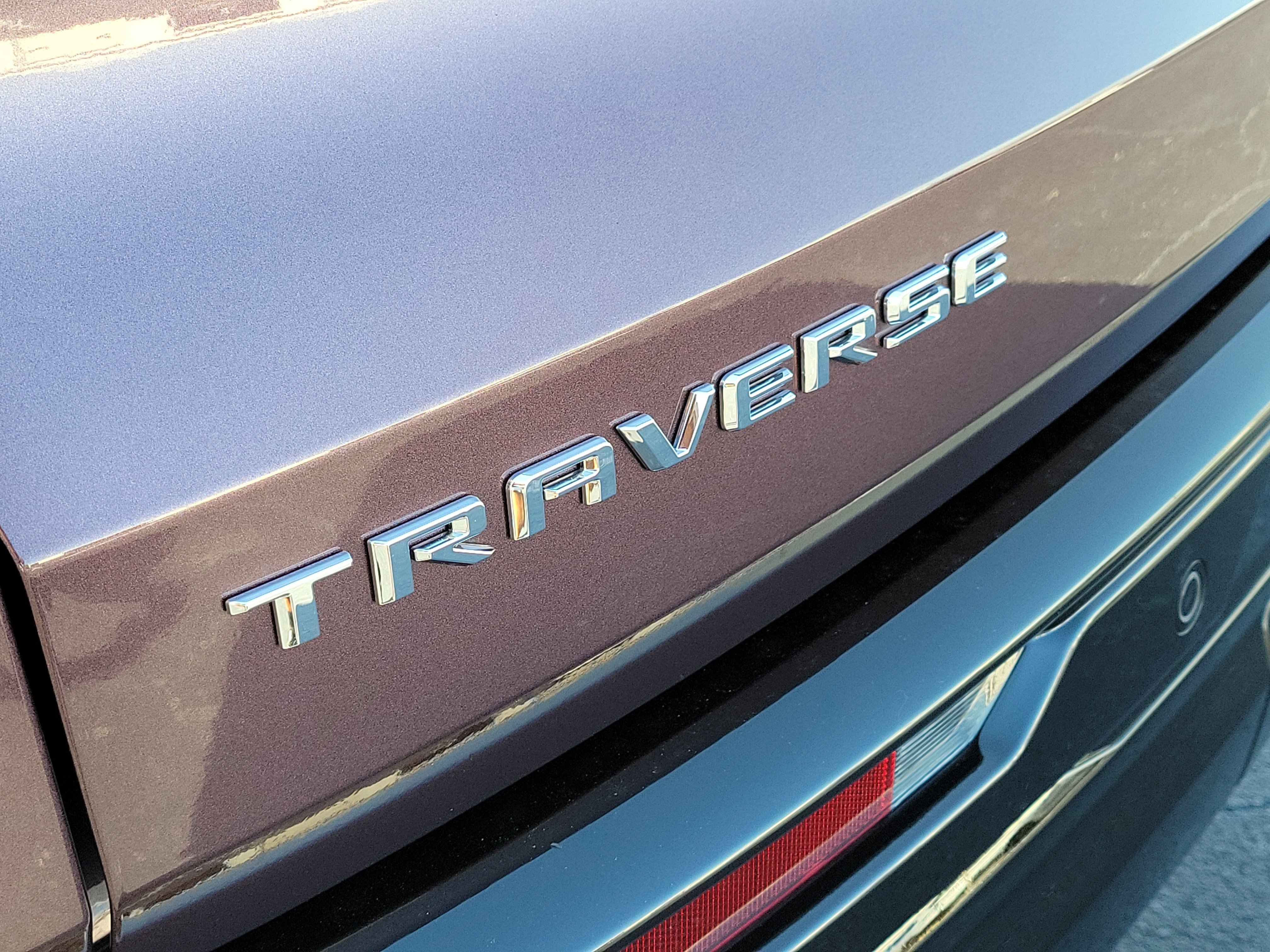 Used 2025 Chevrolet Traverse High Country w/ LPO, Floor Liner Package FWD image 5