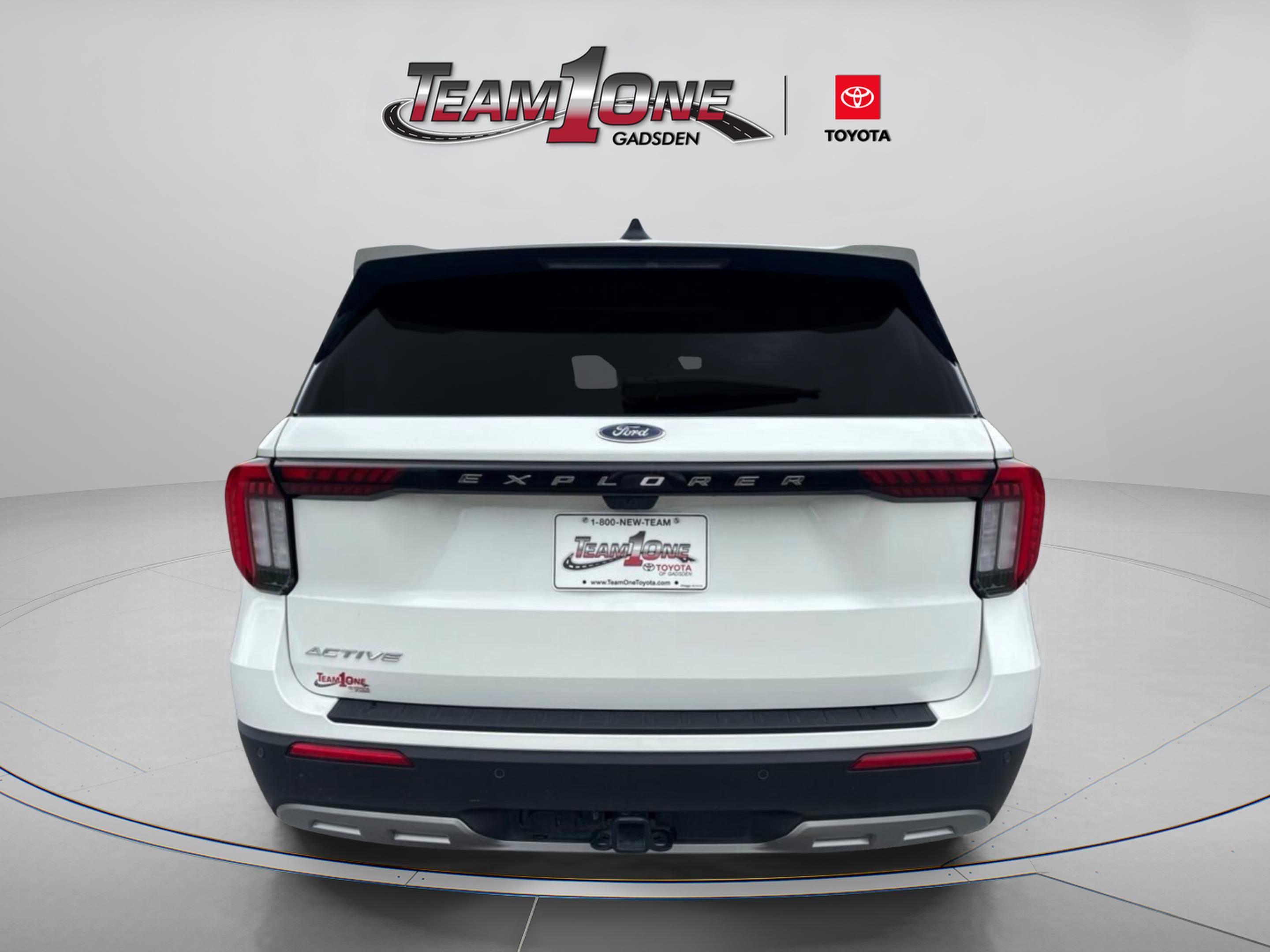 Used 2025 Ford Explorer Active w/ Active Comfort Package RWD image 7