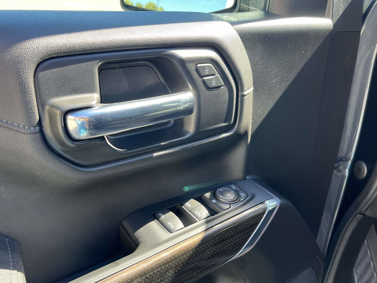 Used 2022 Chevrolet Silverado 1500 LT Trail Boss w/ Convenience Package II image 16