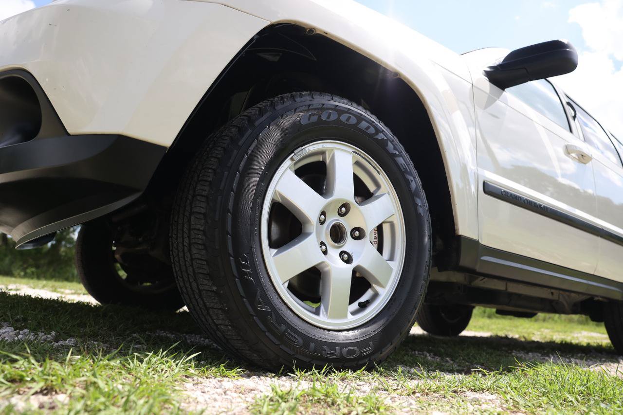 Used 2009 Jeep Grand Cherokee Laredo RWD image 29