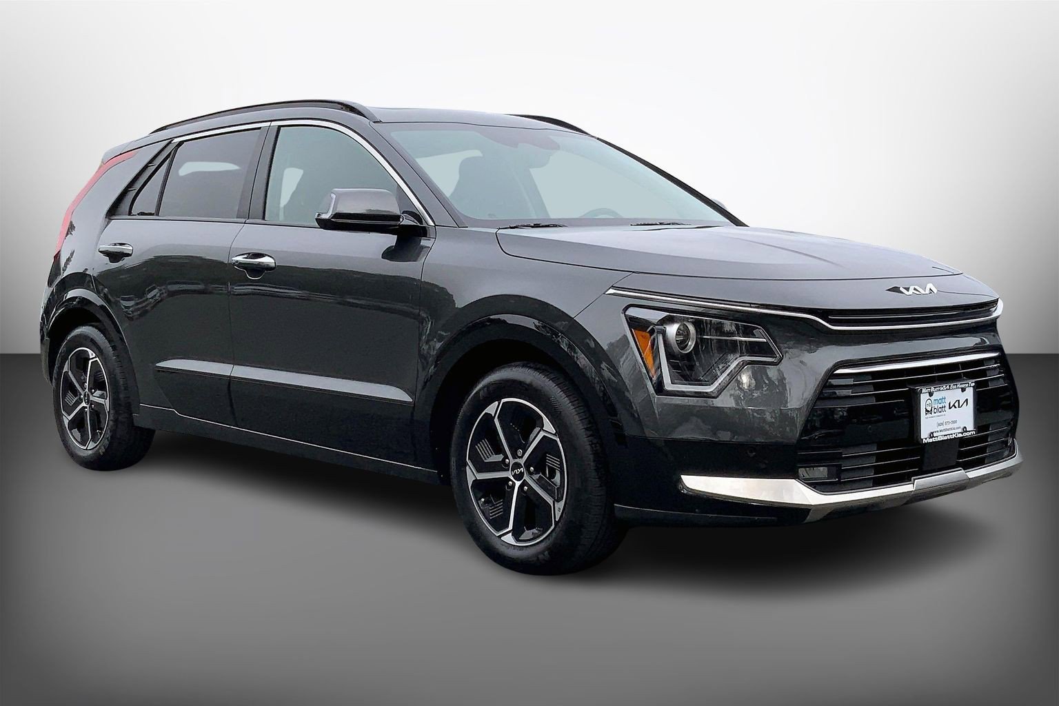 Used 2023 Kia Niro SX image 3