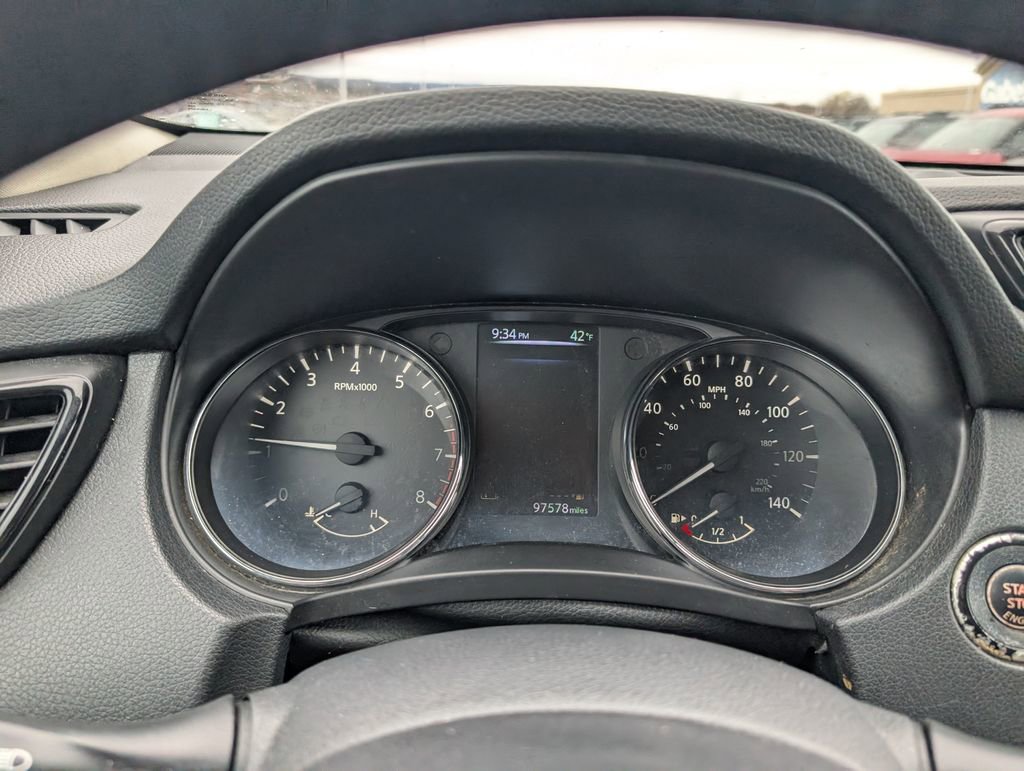 Used 2017 Nissan Rogue SV w/ Midnight Edition image 17