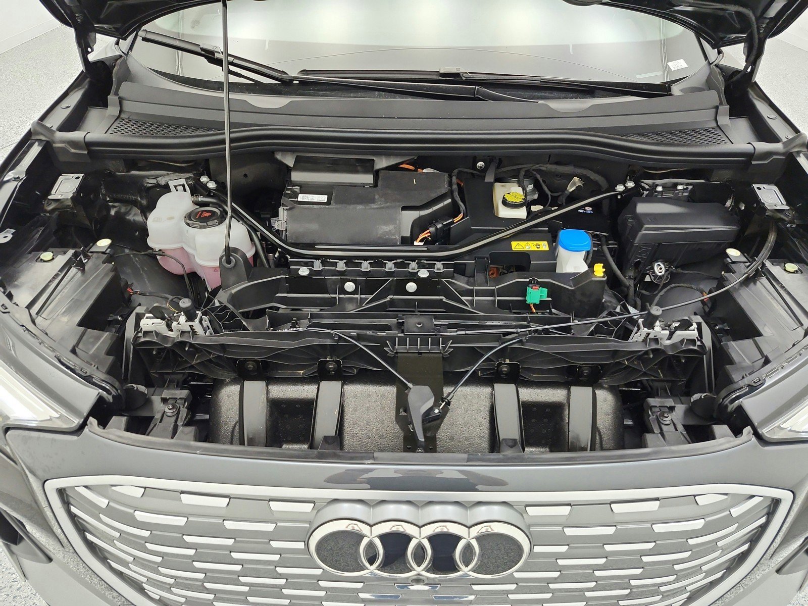Used 2023 Audi Q4 e-tron Premium Plus AWD/4WD image 18