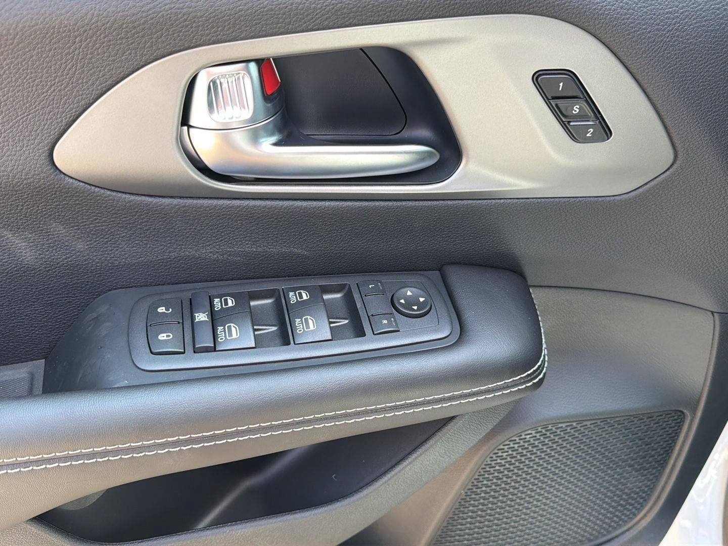 New 2027 Chrysler Pacifica Select AWD/4WD image 12