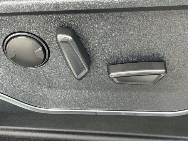 Used 2023 Ford F150 Lariat w/ Max Trailer Tow Package image 19