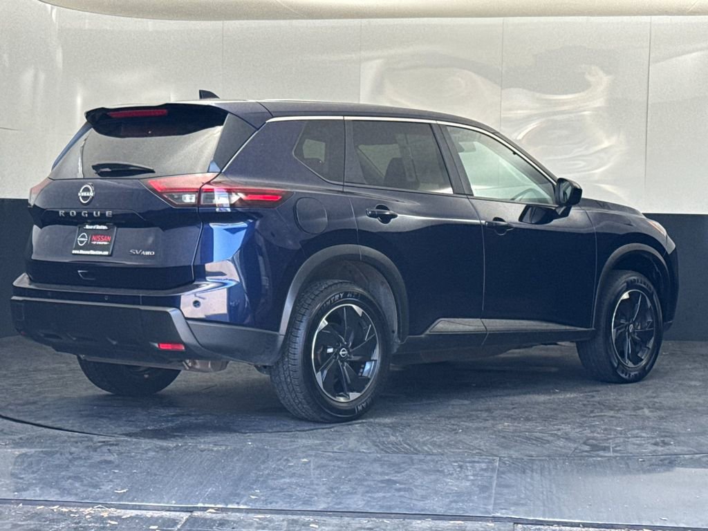 Used 2024 Nissan Rogue SV image 3