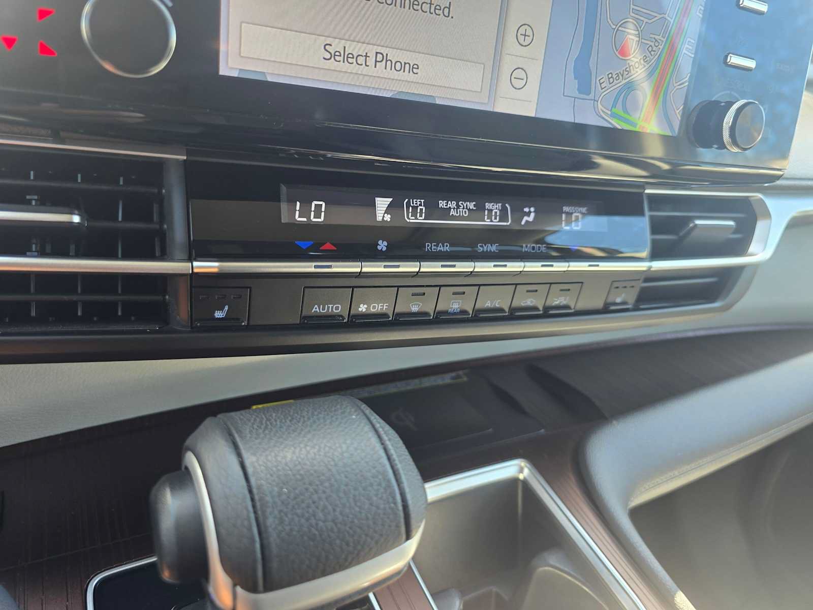 Used 2023 Toyota Sienna XLE w/ XLE Plus Package FWD image 31