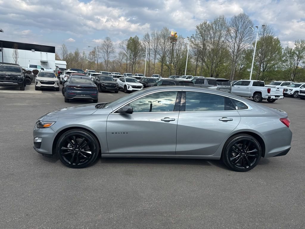 Used 2024 Chevrolet Malibu LT w/ Sport Edition image 2