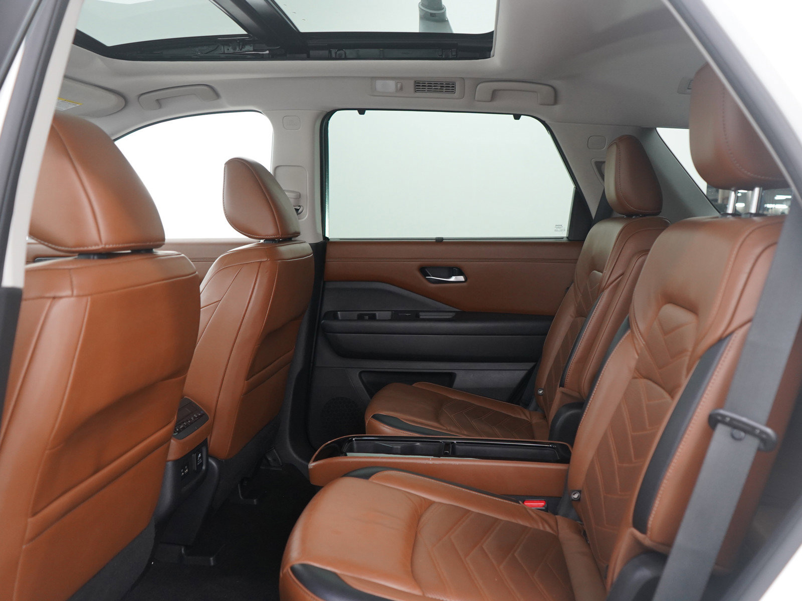 Used 2022 Nissan Pathfinder Platinum w/ Cargo Package image 23