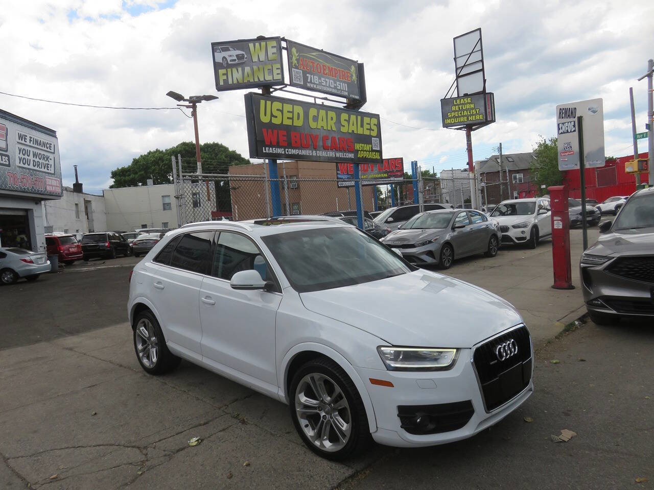 Used 2015 Audi Q3 2.0T Prestige w/ Prestige Package AWD/4WD image 3
