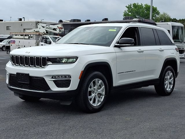 Used 2023 Jeep Grand Cherokee Limited AWD/4WD image 6