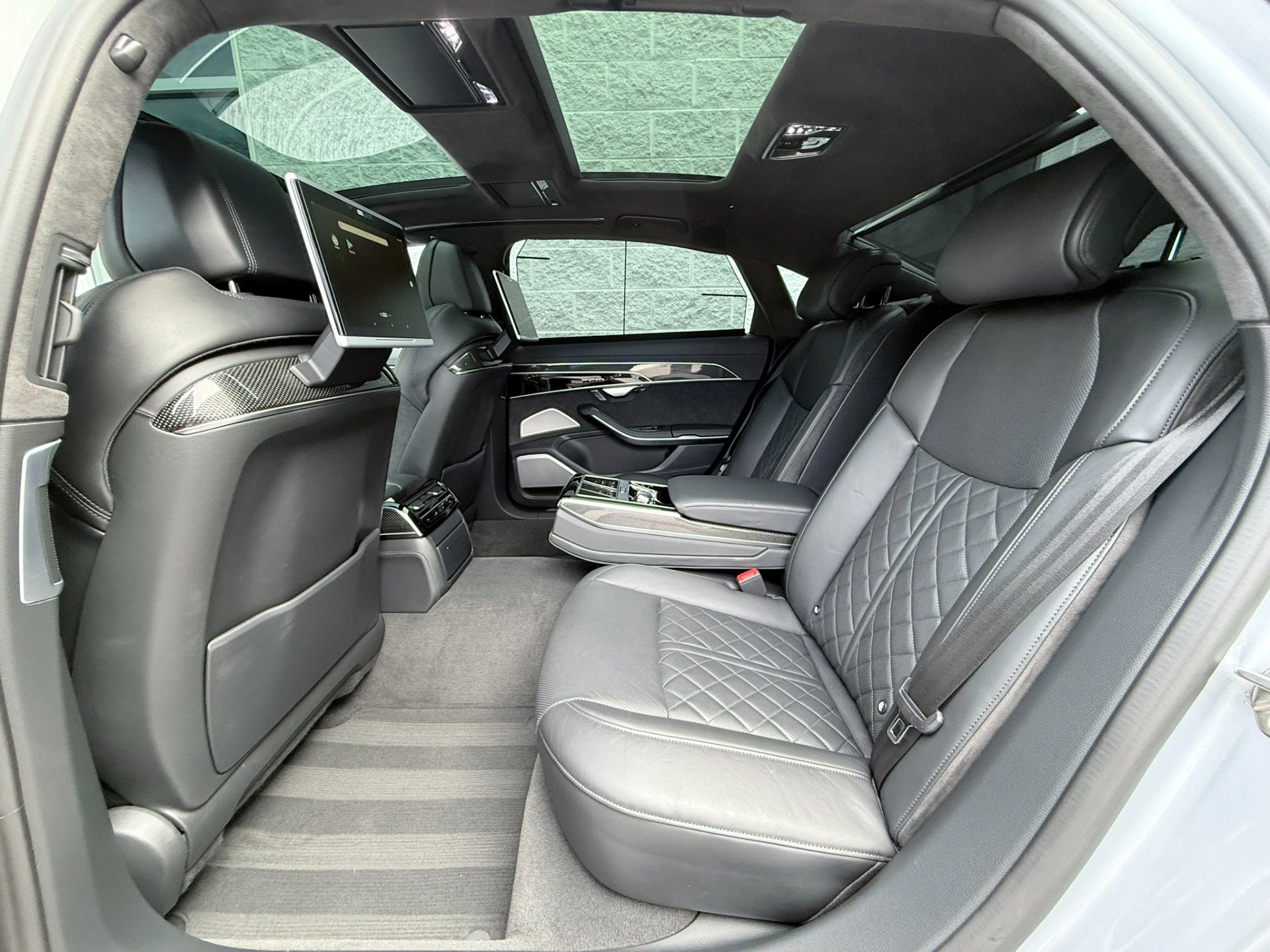 Used 2020 Audi S8 L image 31