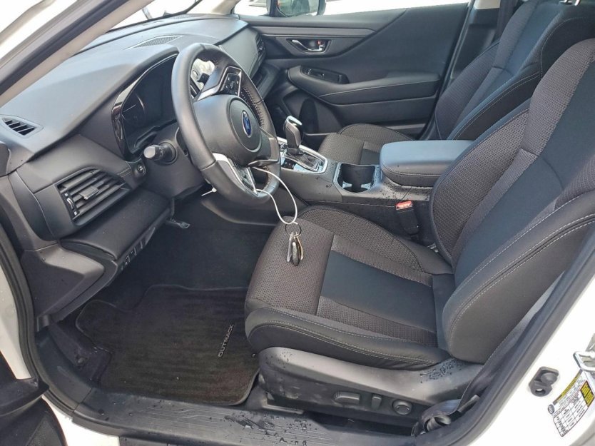 Used 2025 Subaru Outback Premium image 5