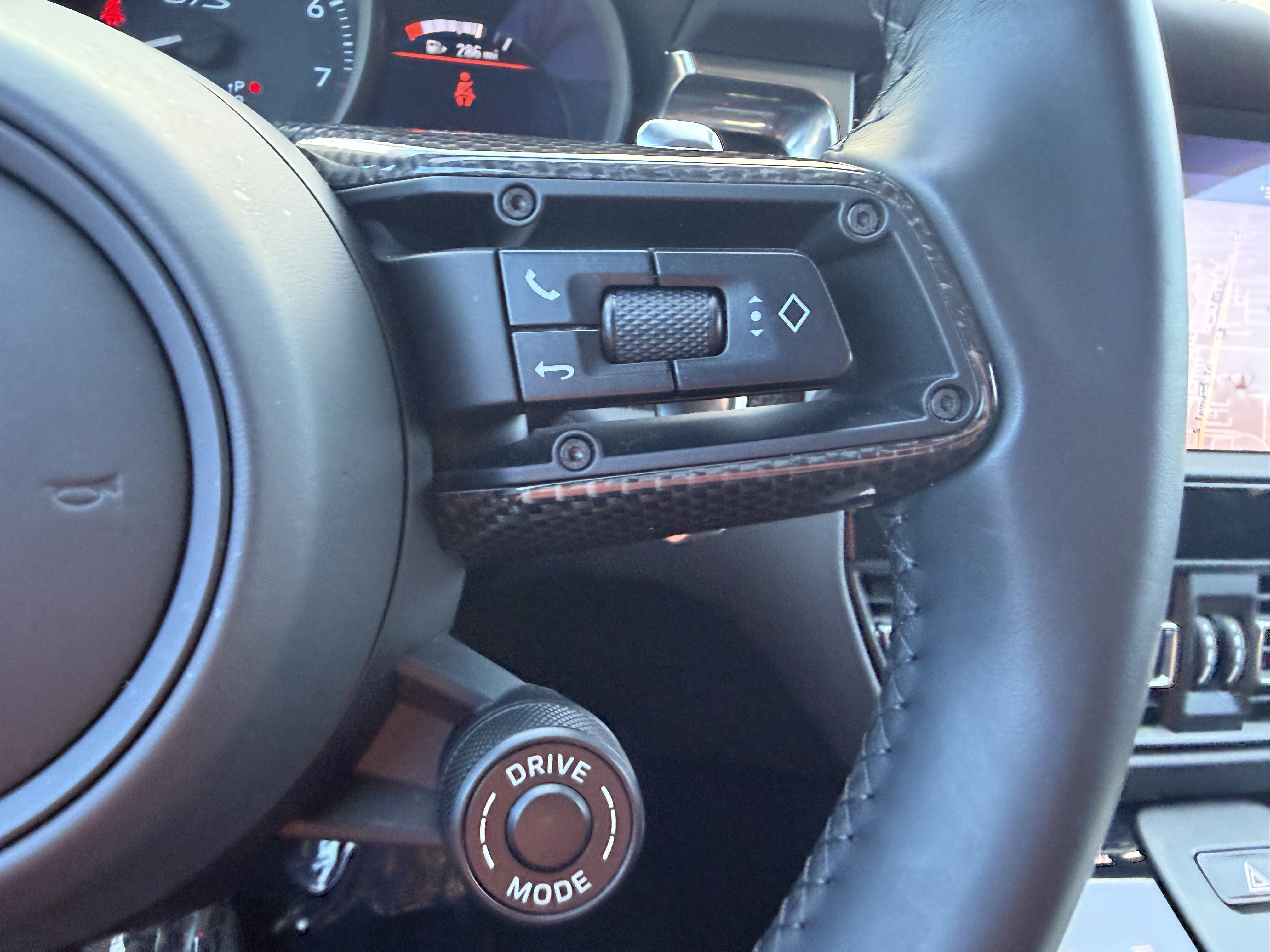 Certified 2025 Porsche Macan GTS image 33