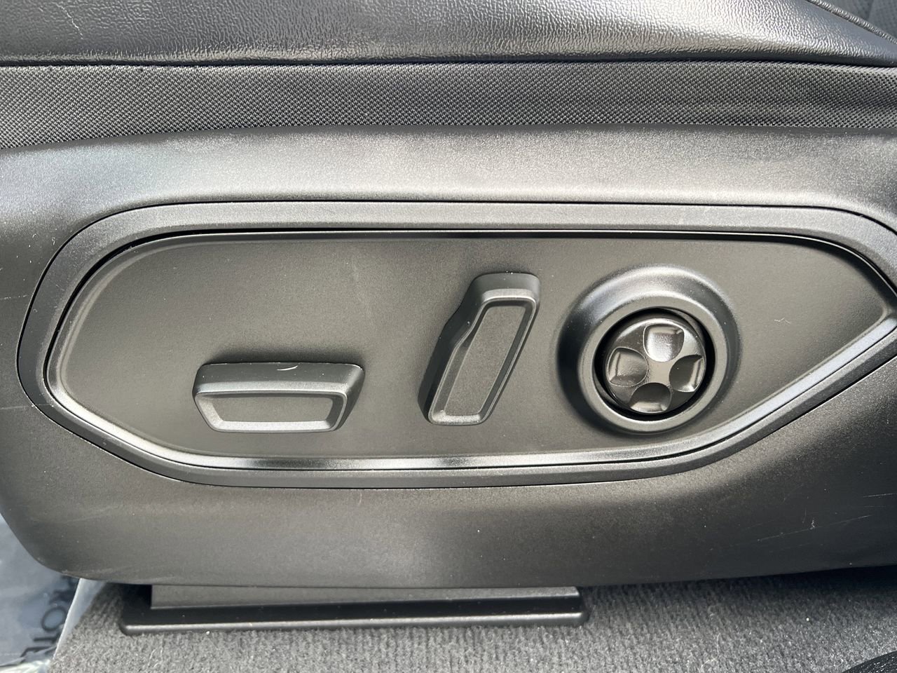 Used 2022 Jeep Grand Cherokee L Laredo image 22