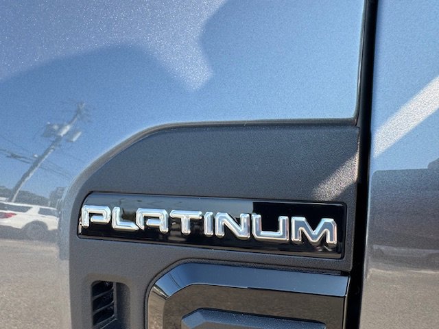 New 2025 Ford F250 4x4 Crew Cab Super Duty image 14