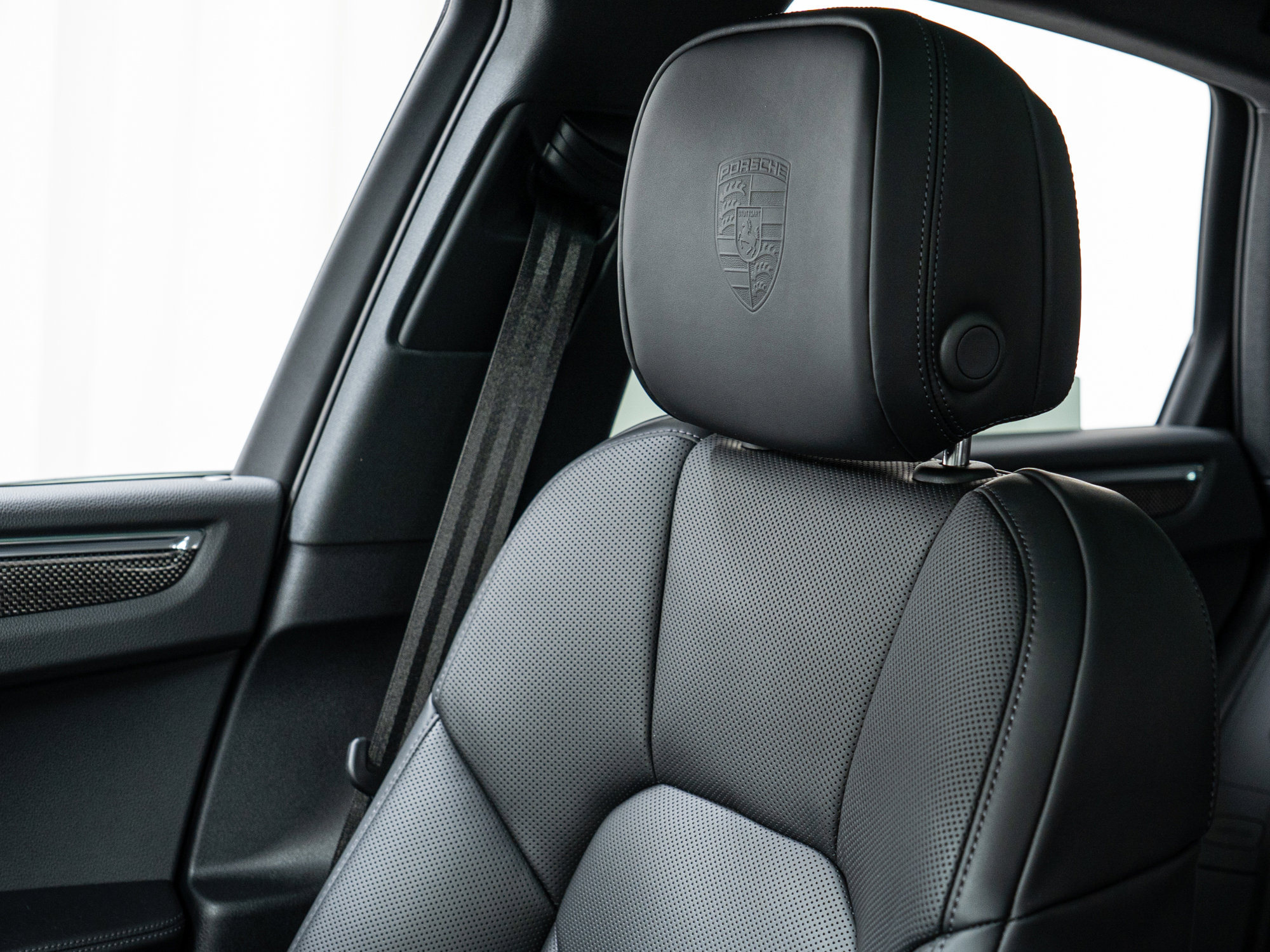 New 2026 Porsche Macan Turbo image 17