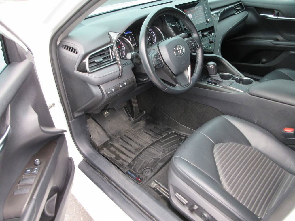 Used 2021 Toyota Camry SE image 12