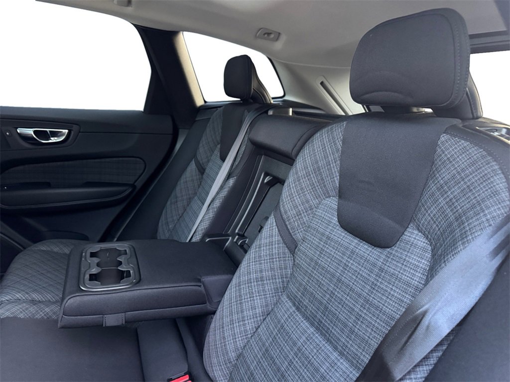 Certified 2023 Volvo XC60 B5 Core image 23