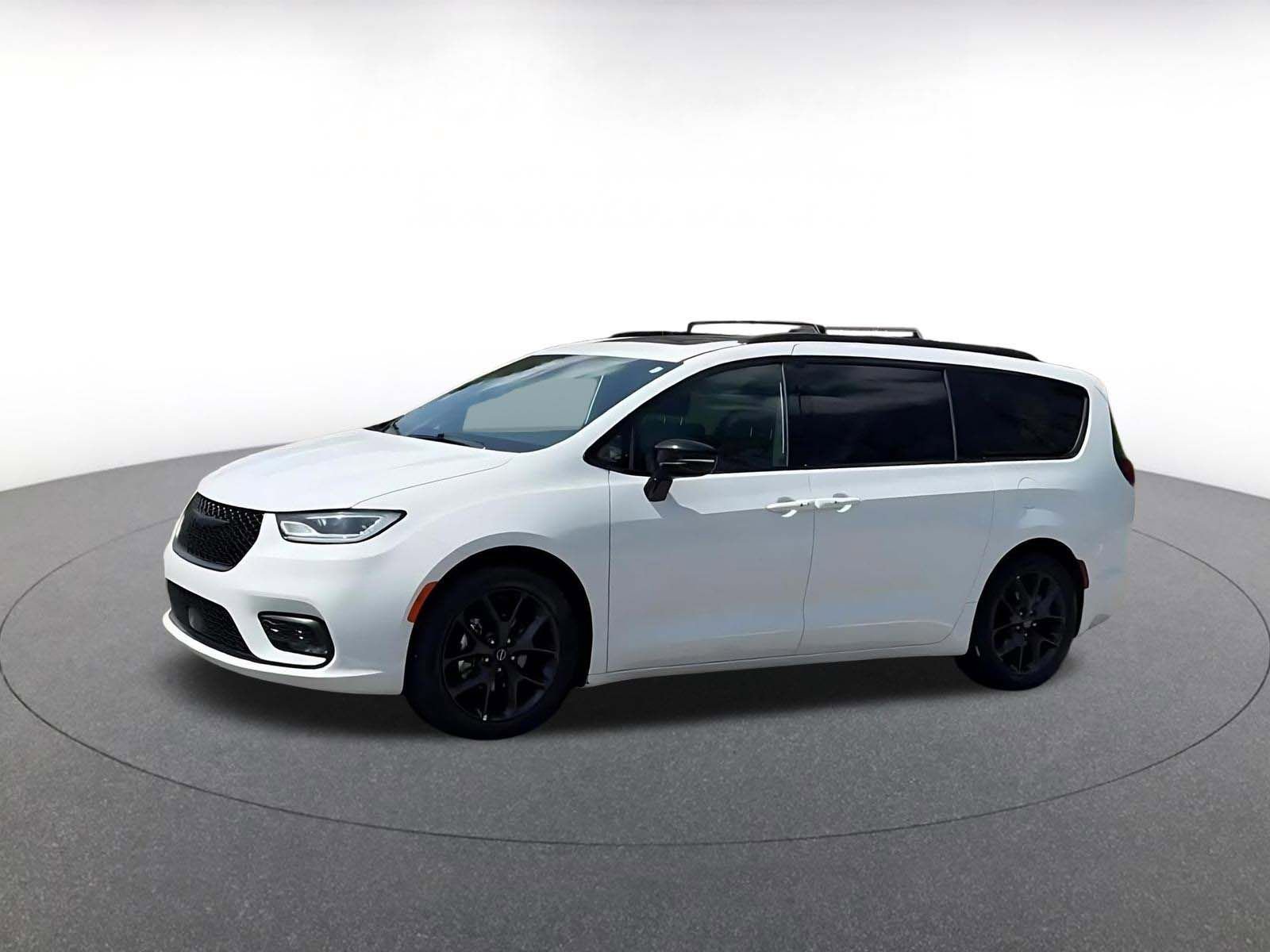 Used 2025 Chrysler Pacifica Limited image 8