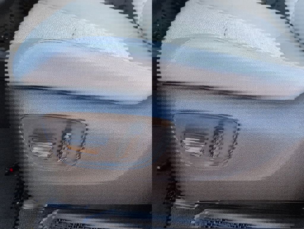 Used 2025 Toyota Sienna LE w/ LE Plus Package image 14