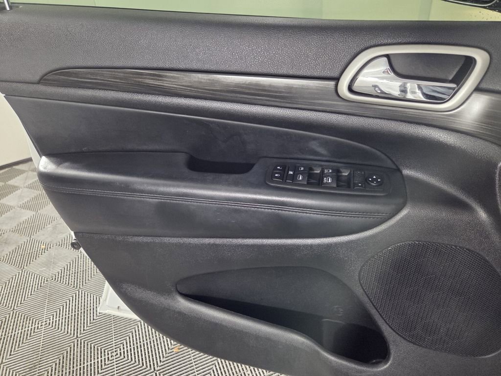 Certified 2022 Jeep Grand Cherokee Laredo E image 22