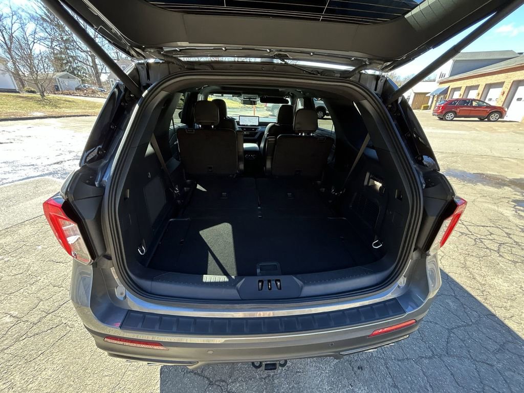 Used 2025 Ford Explorer ST image 25