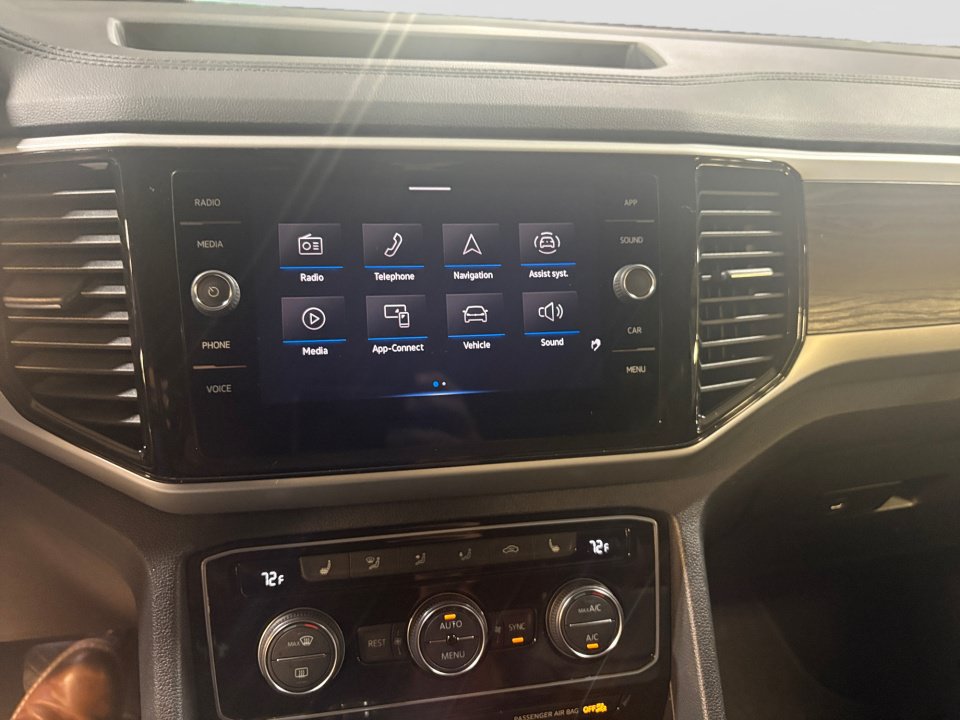 Certified 2023 Volkswagen Atlas SE w/ Black Wheel Package FWD image 17