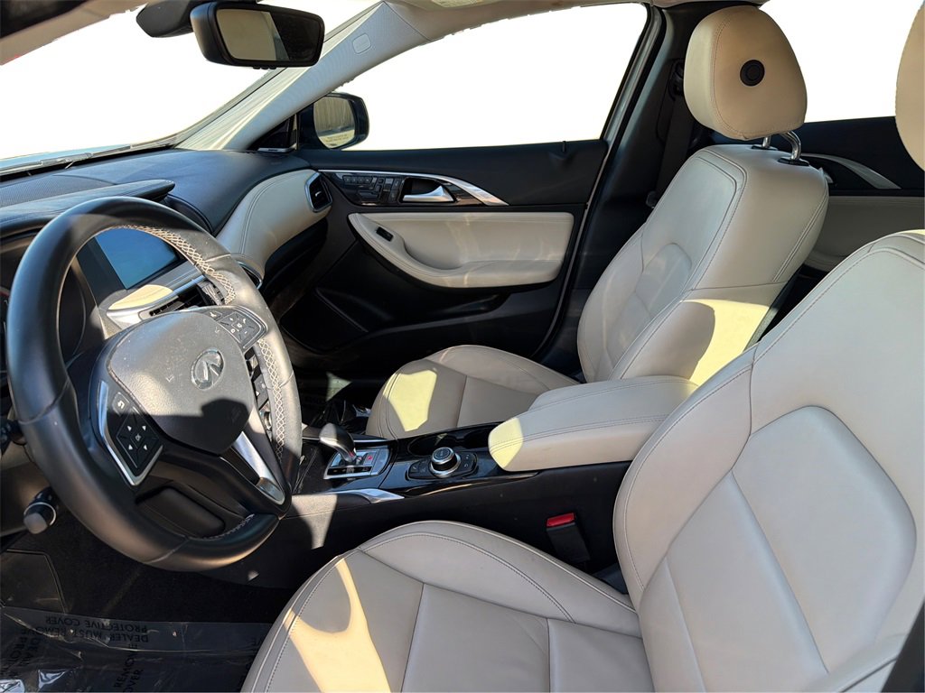 Used 2017 INFINITI QX30 Premium w/ Cargo Package image 9