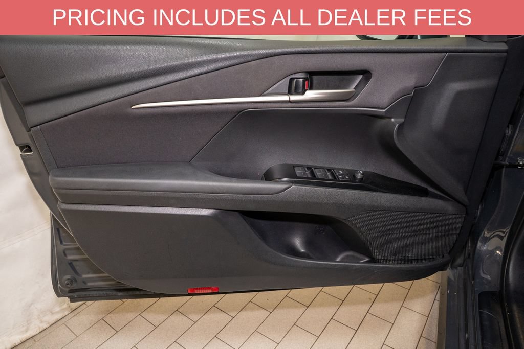 Used 2025 Toyota Camry LE w/ Convenience Package FWD image 8