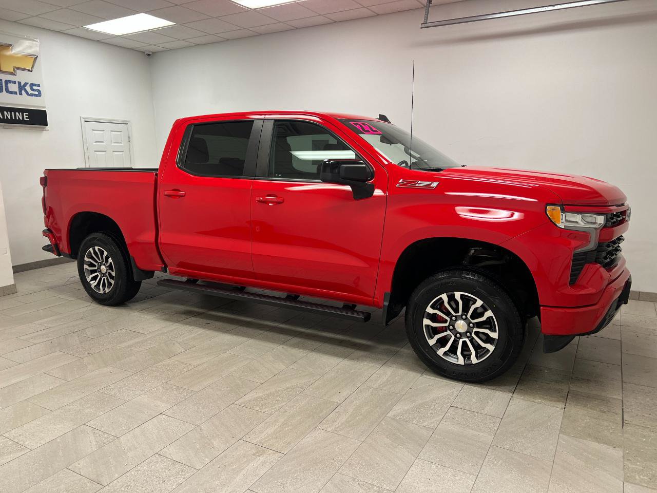 Used 2022 Chevrolet Silverado 1500 RST AWD/4WD image 3