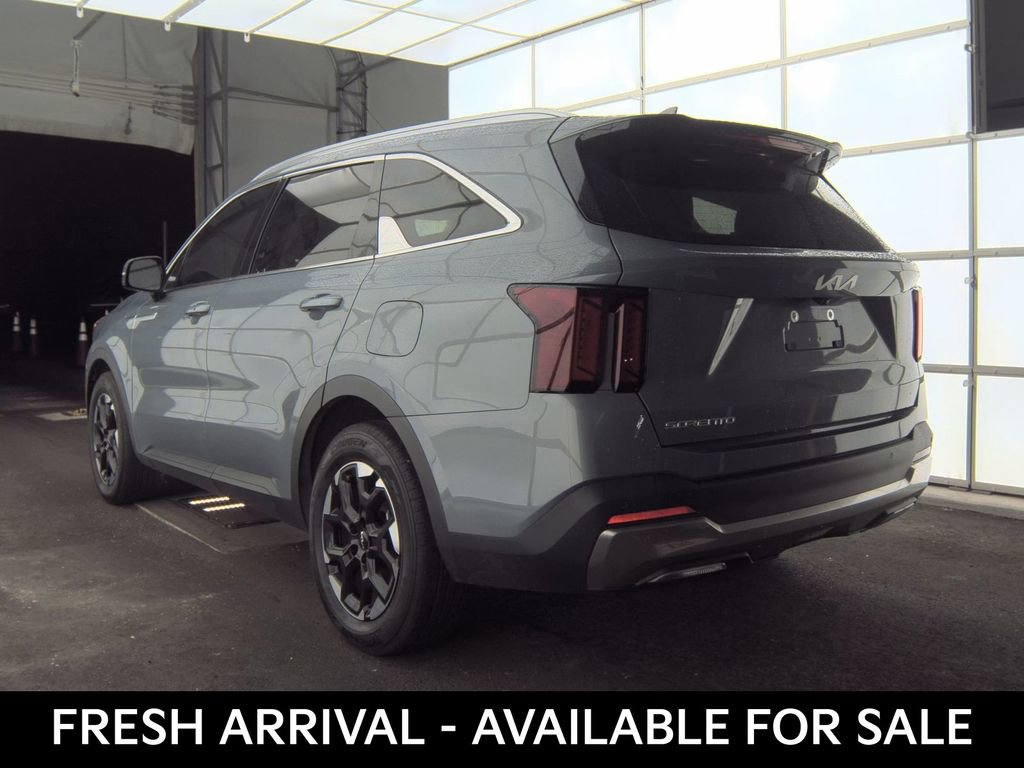 Used 2024 Kia Sorento S w/ Panoramic Sunroof Package image 5