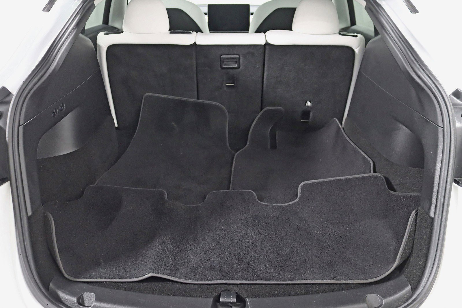 Used 2022 Tesla Model Y Long Range image 38