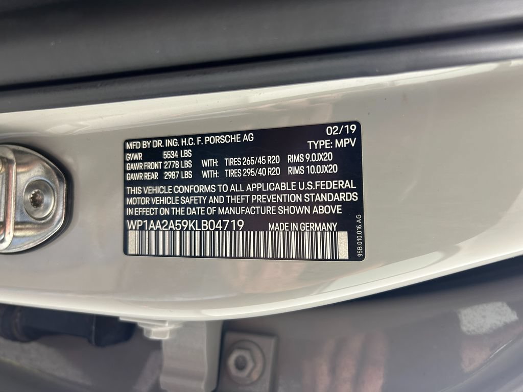 Certified 2019 Porsche Macan AWD/4WD image 31