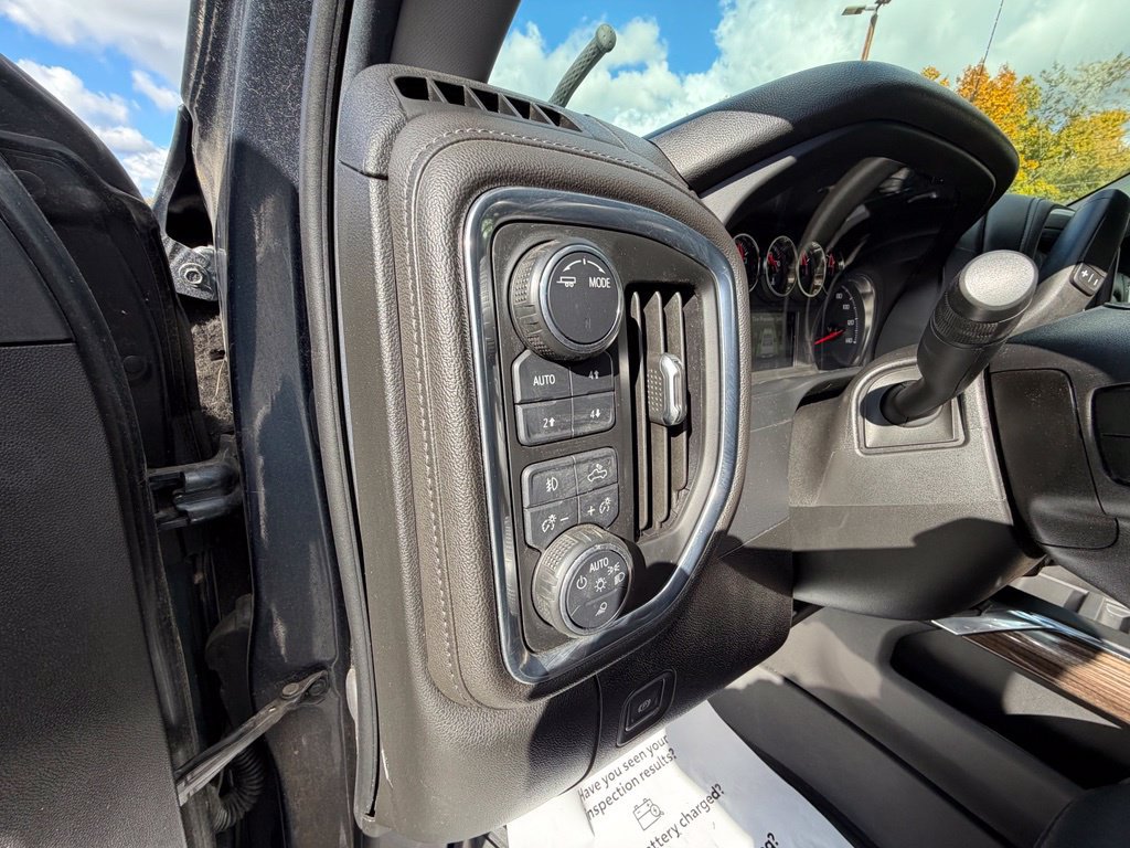 Used 2020 Chevrolet Silverado 1500 RST AWD/4WD image 17