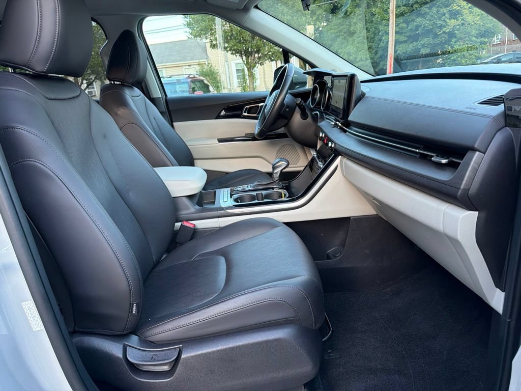 Certified 2024 Kia Carnival EX FWD image 30