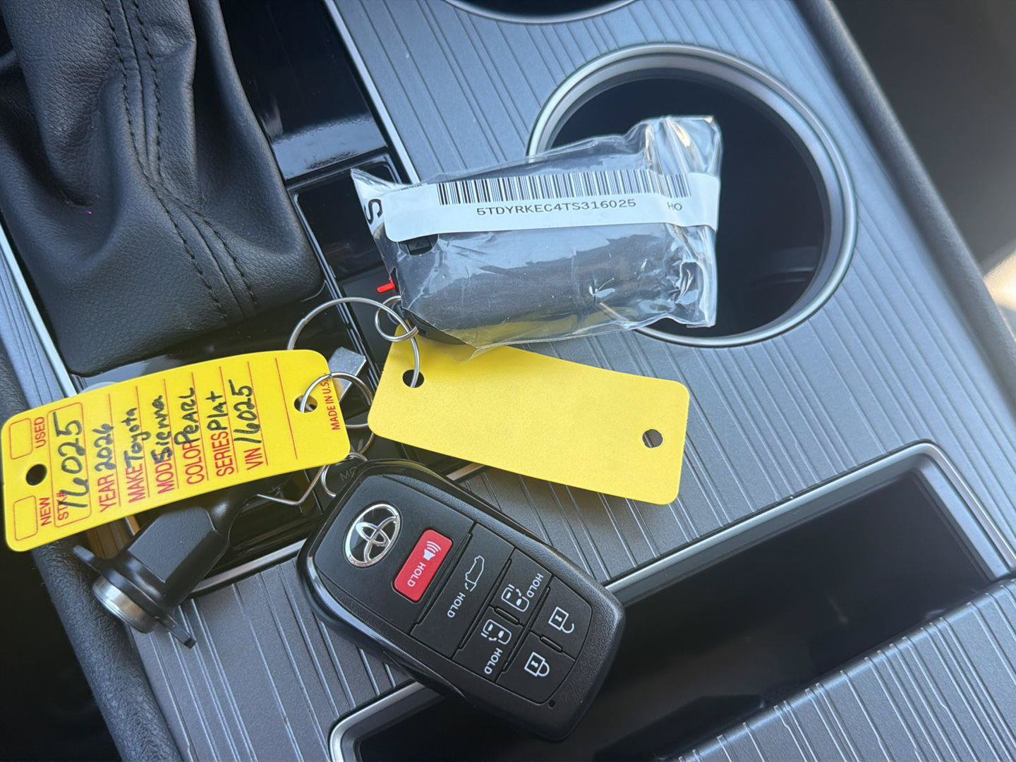 Certified 2026 Toyota Sienna XLE FWD image 29