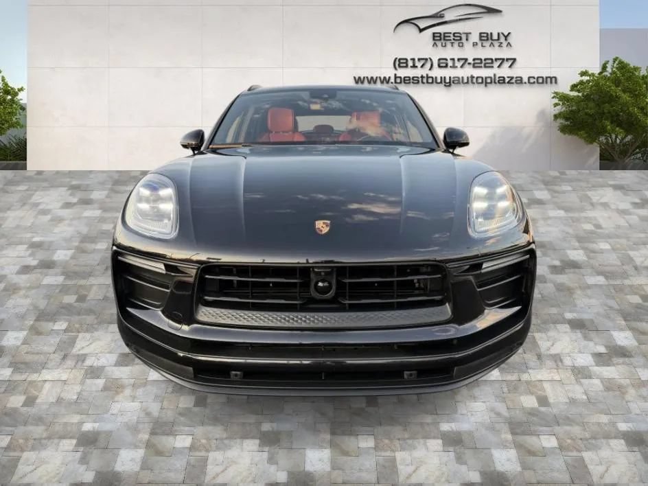 Used 2023 Porsche Macan AWD/4WD image 2